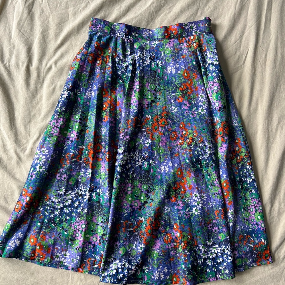 Vintage floral pleated skirt